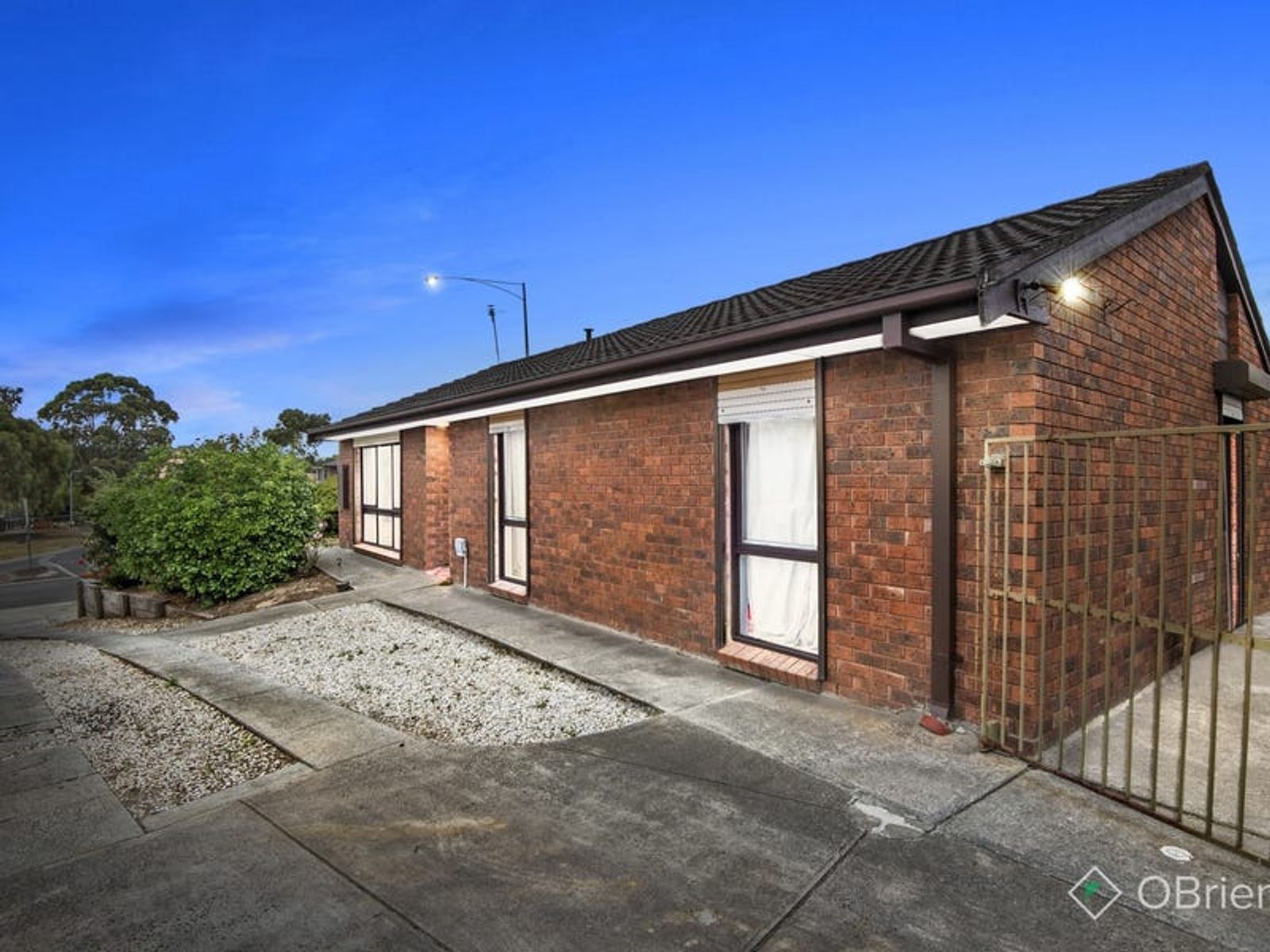 246 James Cook Drive, Endeavour Hills, VIC 3802, Endeavour Hills - Thumbnail 2