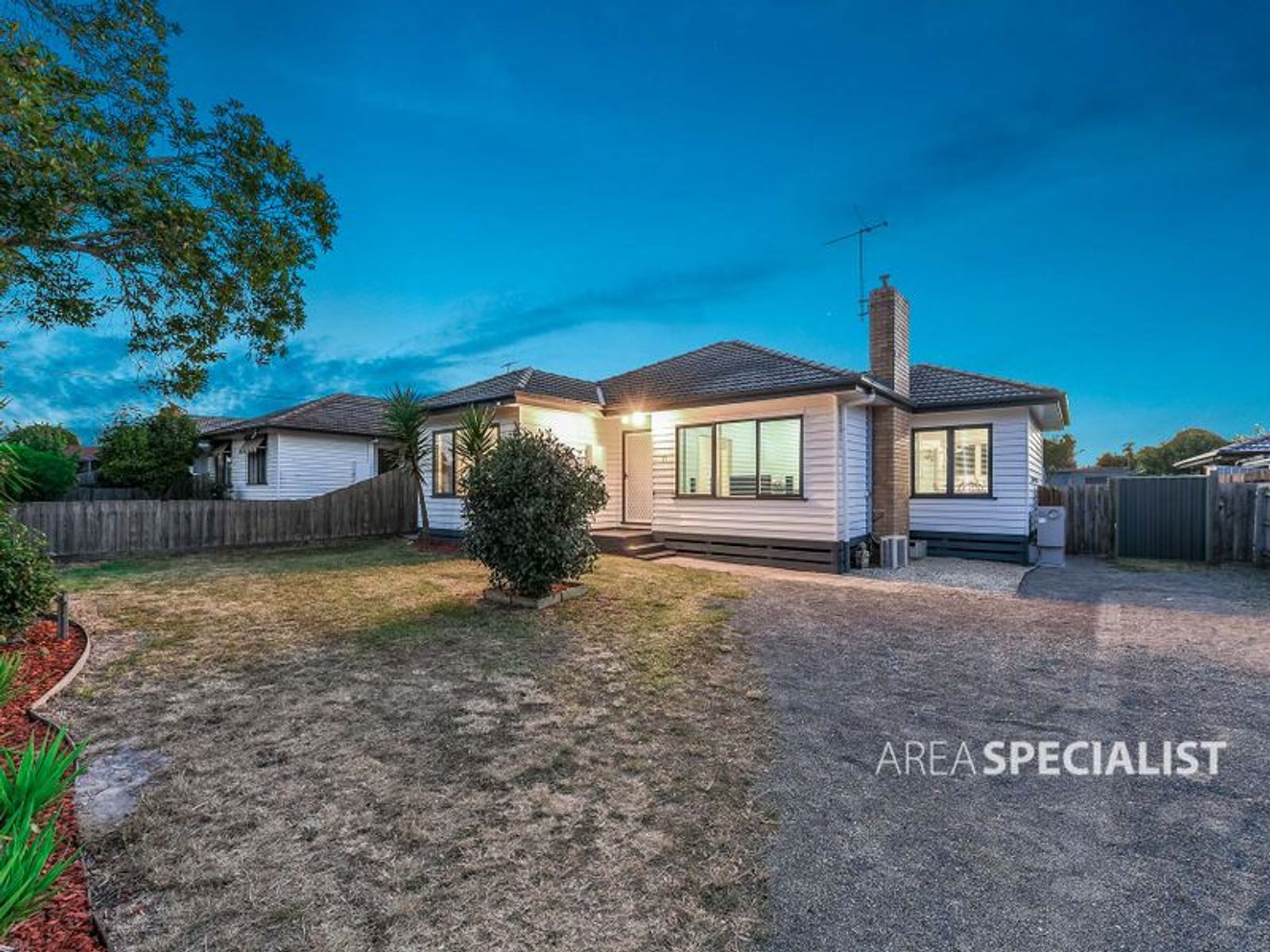 15 Parkland Avenue, Hampton Park, VIC 3976, Hampton Park - Thumbnail 2