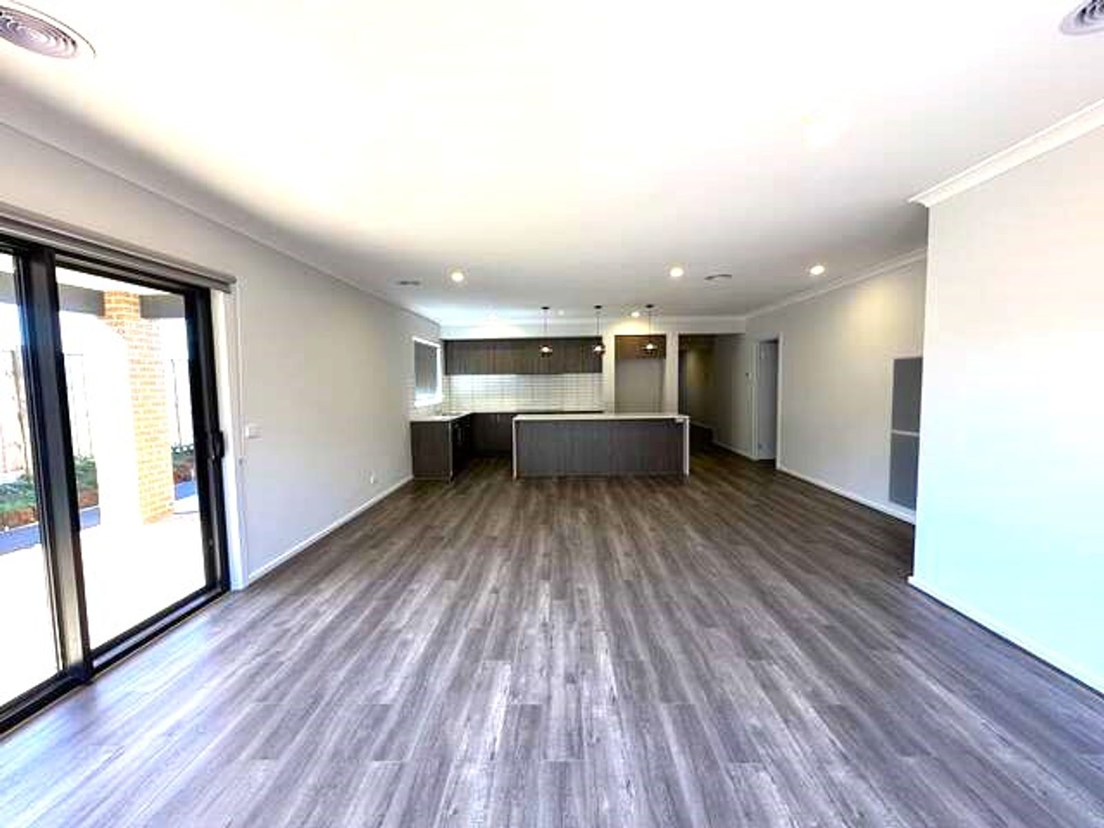 6 ROCKLEY AVENUE, Warragul VIC 3820, Warragul - Thumbnail 5