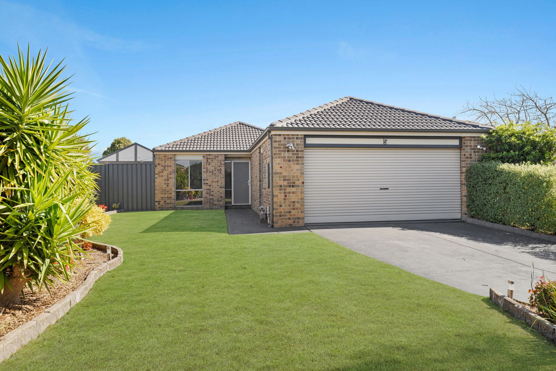 5 Camberwell Drive, Narre Warren, VIC 3805, Narre Warren - Thumbnail 2