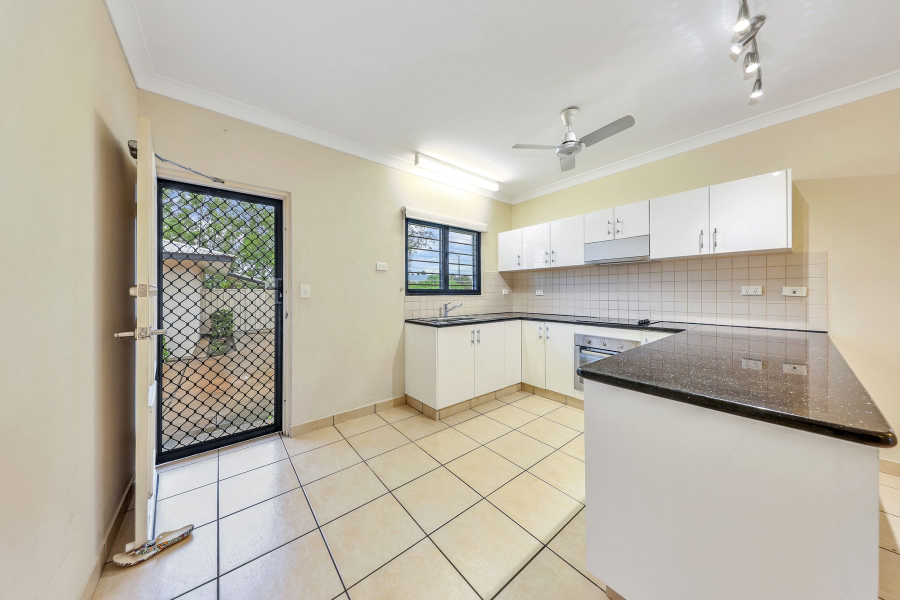 1/25 Yirra Crescent, Rosebery NT 0832, Rosebery - Thumbnail 2