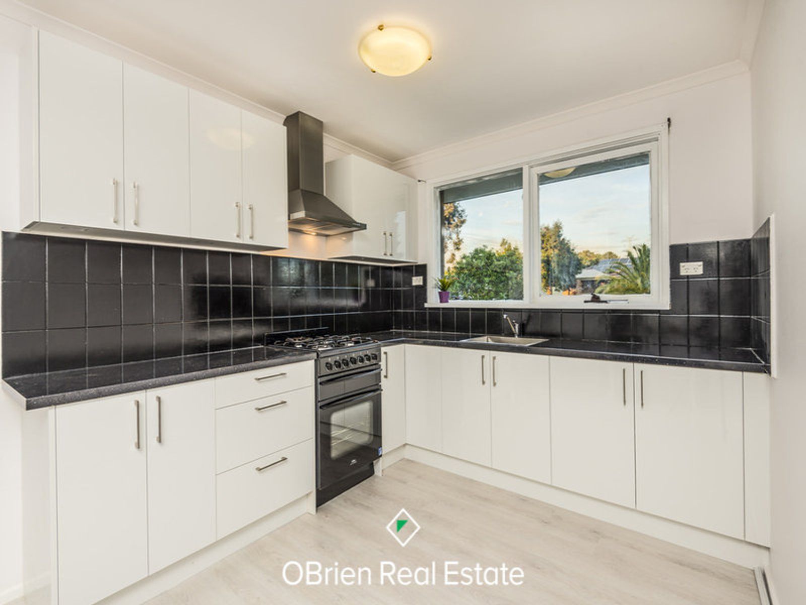 23 Girvan Circuit, Endeavour Hills, VIC 3802, Endeavour Hills - Thumbnail 2