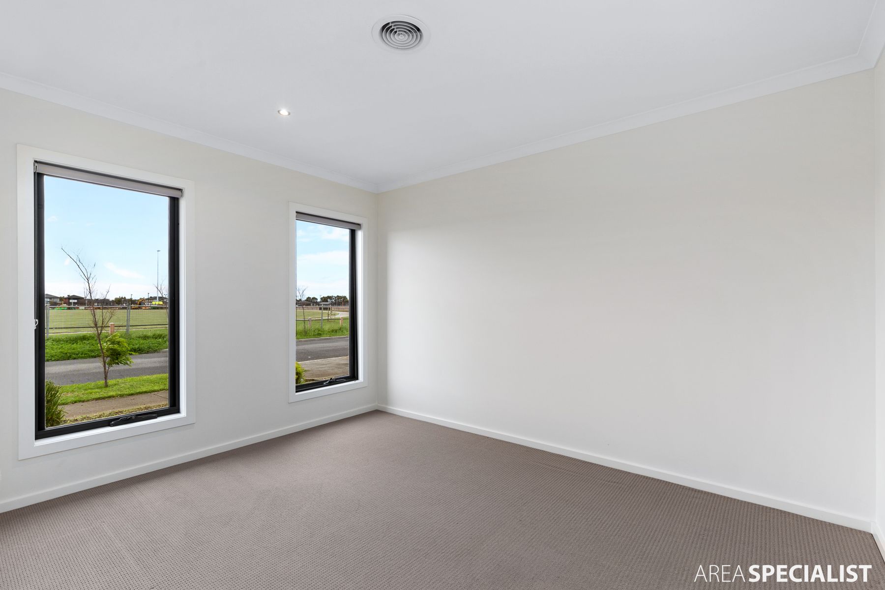 47 Pennsylvania Crescent, Point Cook, VIC 3030, Point Cook - Thumbnail 4