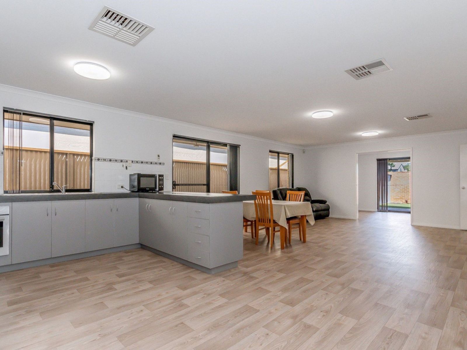 10 Grandis Bend, Southern River, WA 6110, Southern River - Thumbnail 7