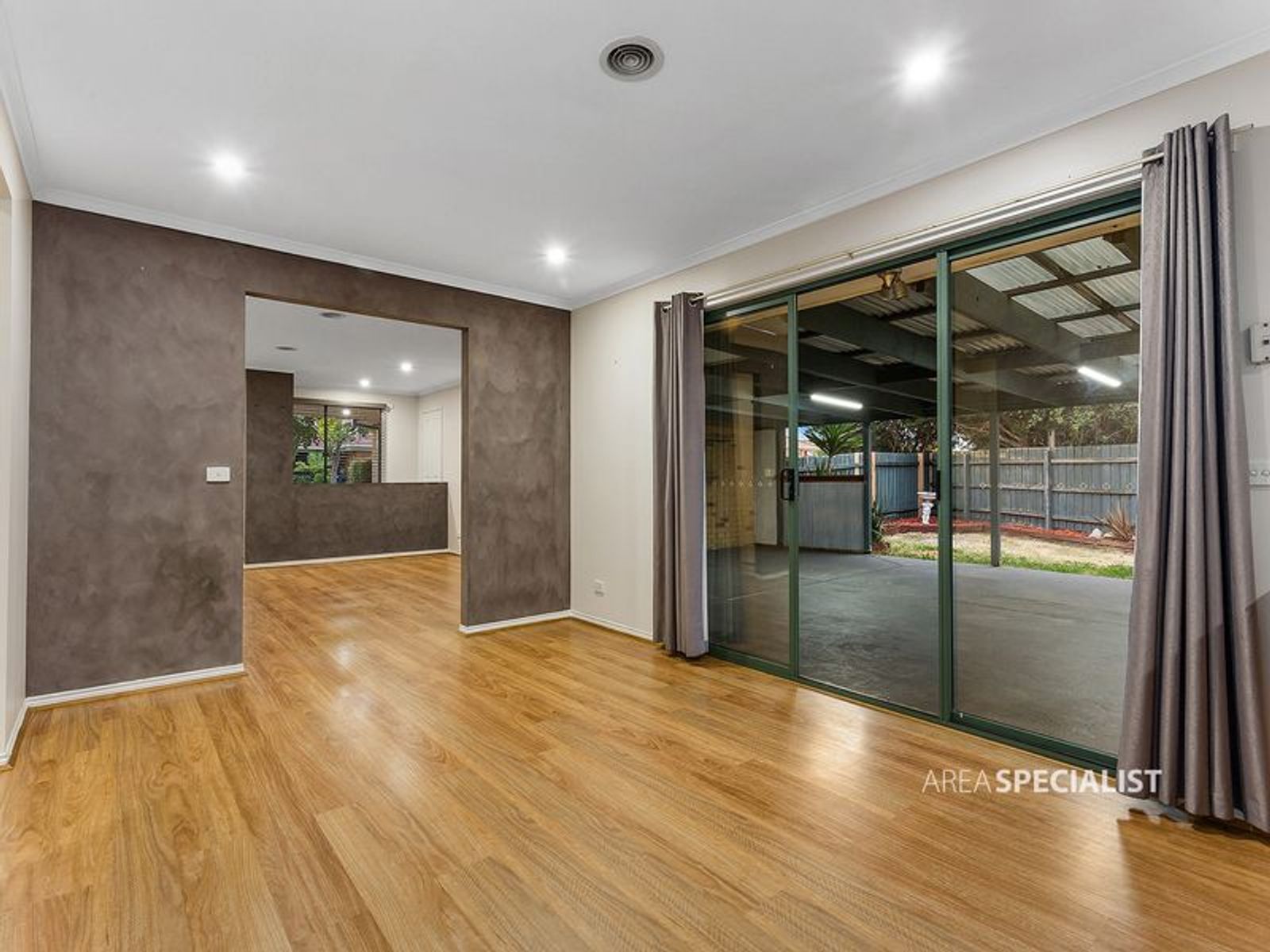 11 Cornwell Crescent, Cranbourne East, VIC 3977, Cranbourne East - Thumbnail 3