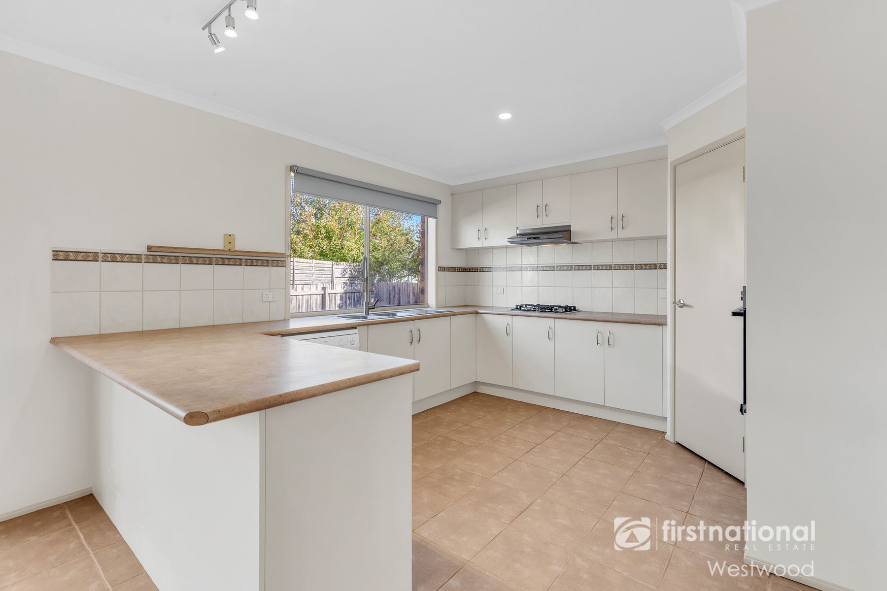 17 Loire Close, Hoppers Crossing VIC 3029, Hoppers Crossing - Thumbnail 6