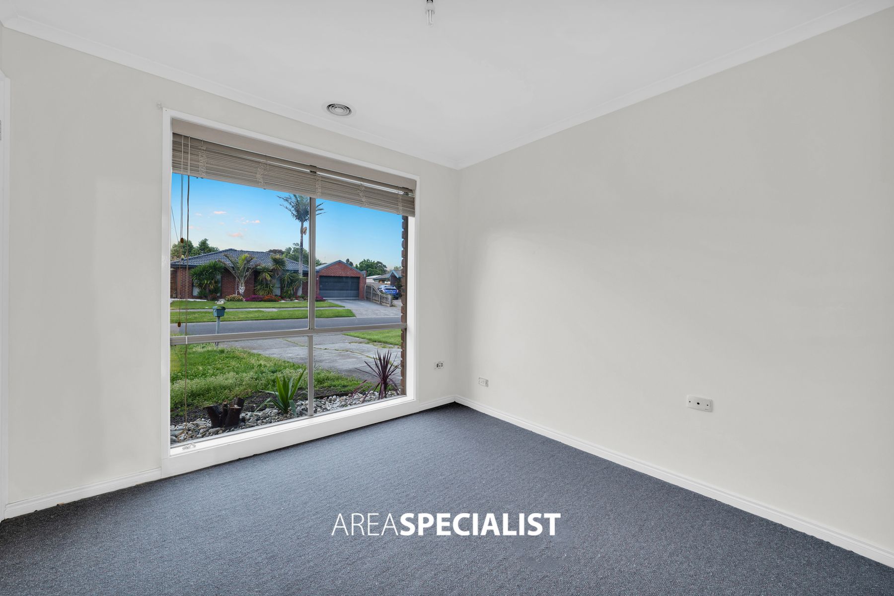 22 Caroline Crescent, Cranbourne West, VIC 3977, Cranbourne West - Thumbnail 3