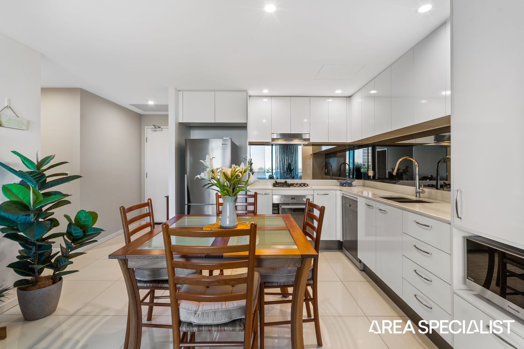1406/5 Harbour Side Court, Biggera Waters, Biggera Waters - Thumbnail 6