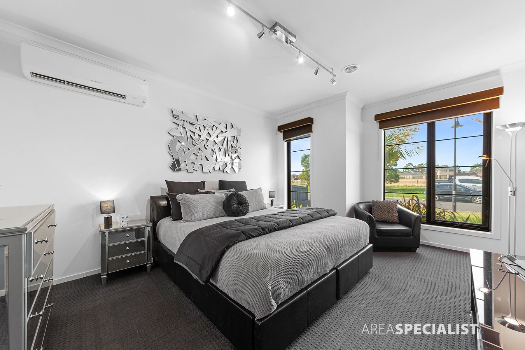 114 Sandalwood Drive, Pakenham, VIC 3810, Pakenham - Thumbnail 3