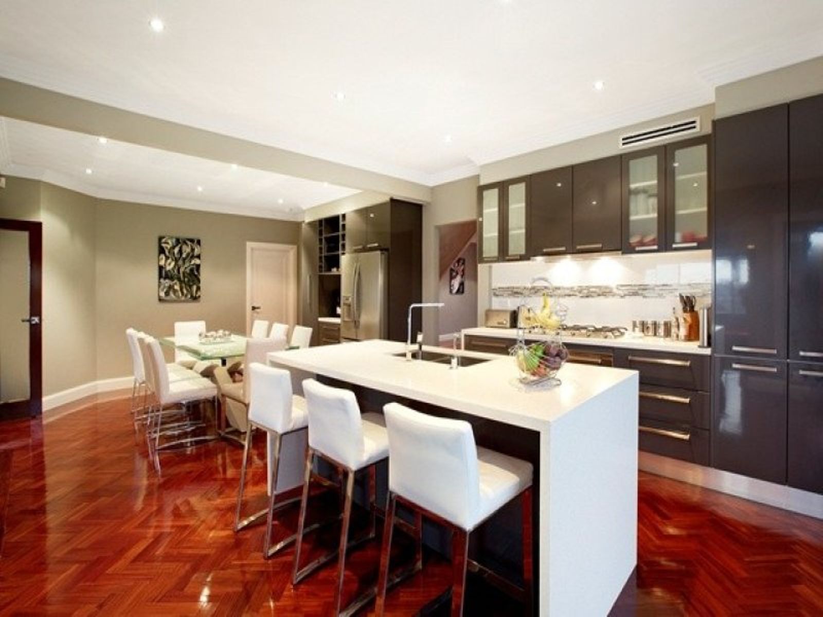 60 New Road, Oak Park - Thumbnail 3