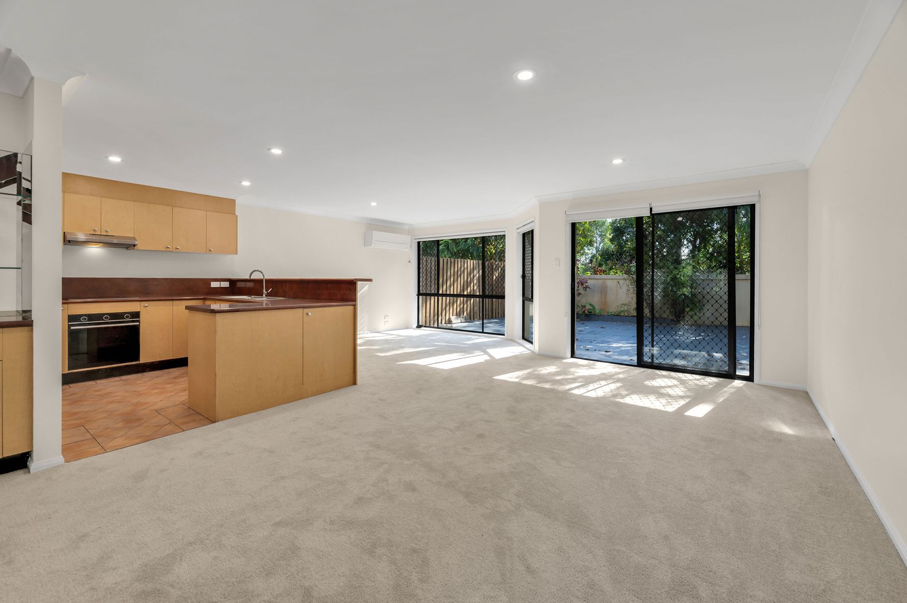 3/96-98 Slatyer Avenue, Bundall, Bundall - Thumbnail 2