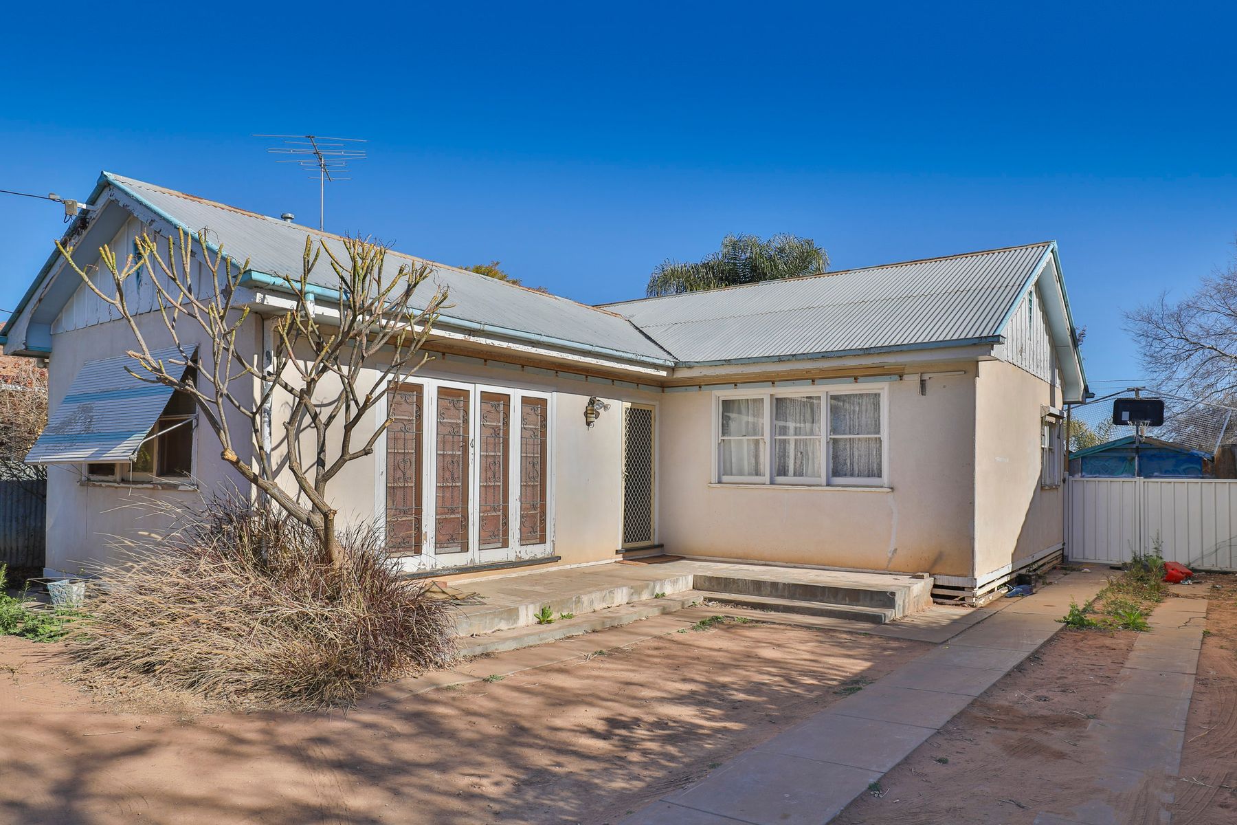 235 Eleventh Street, Mildura - Thumbnail 2