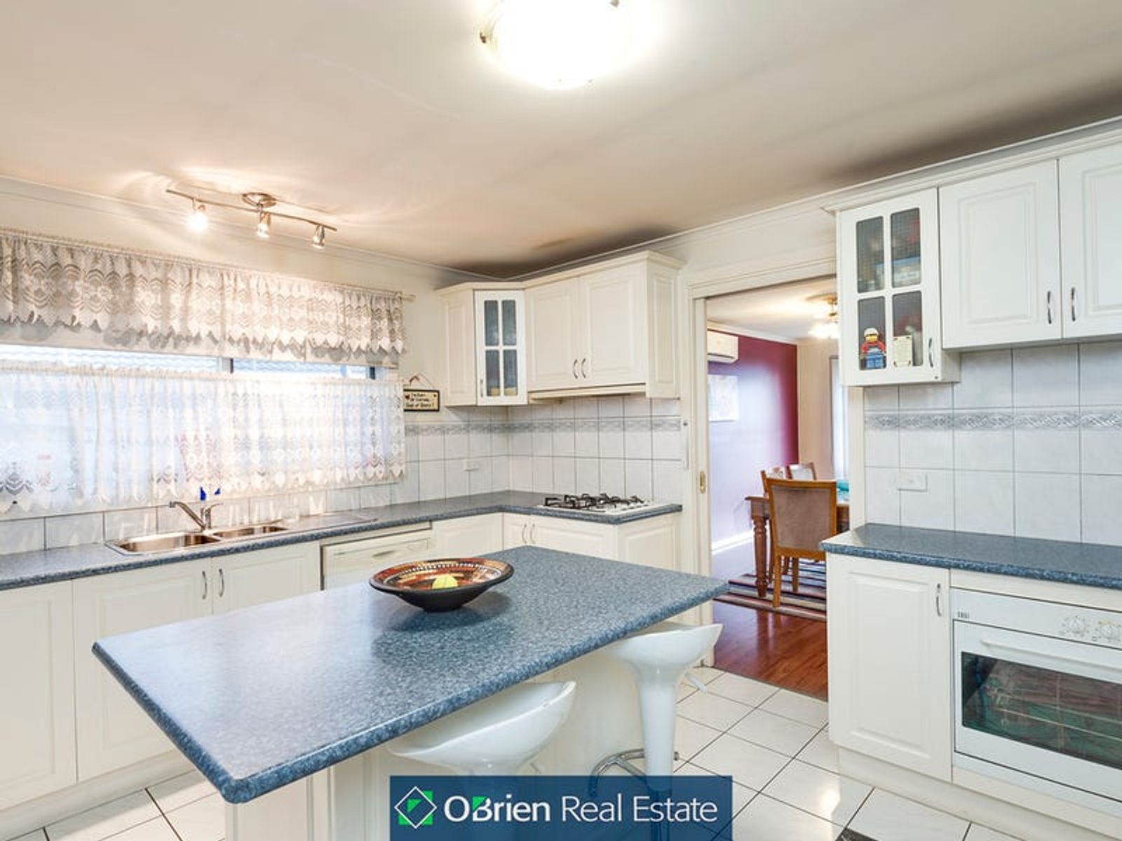 99 James Cook Drive, Endeavour Hills, VIC 3802, Endeavour Hills - Thumbnail 4