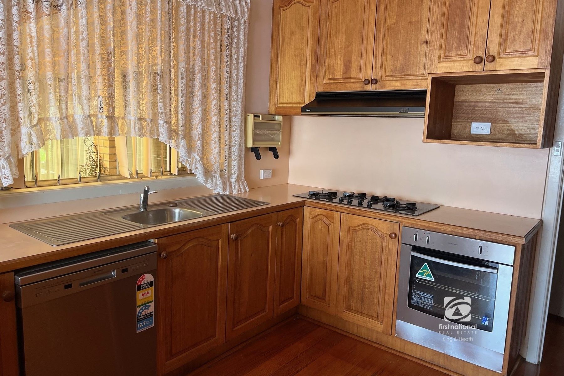 12 McGhee Street, Sale VIC 3850, Sale - Thumbnail 2