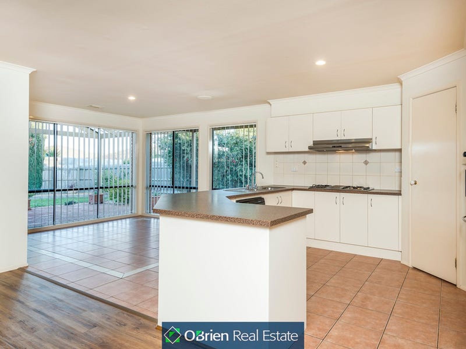 10 Broadland Way, Narre Warren South, VIC 3805, Narre Warren South - Thumbnail 4