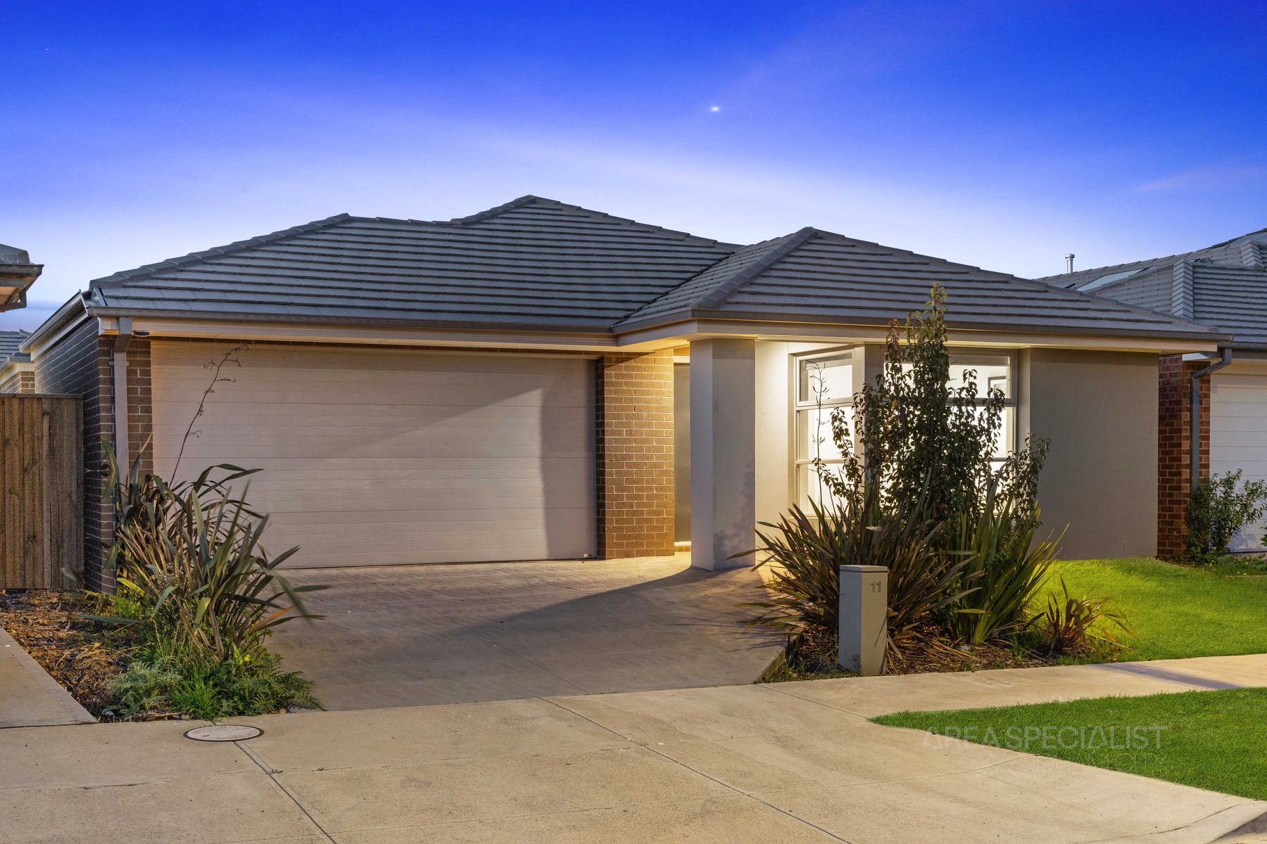 11 Sherford Avenue, Werribee, VIC 3030, Werribee - Thumbnail 2