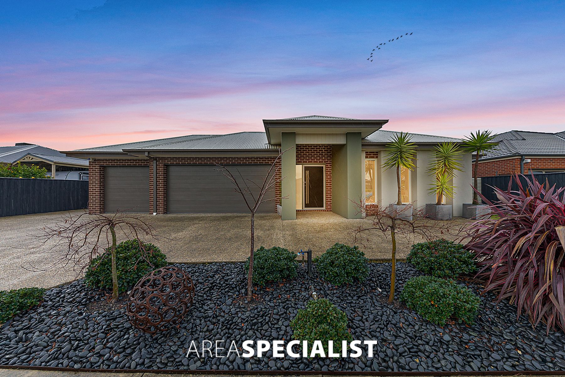 28 Whiteley Way, Pakenham, VIC 3810, Pakenham - Thumbnail 2