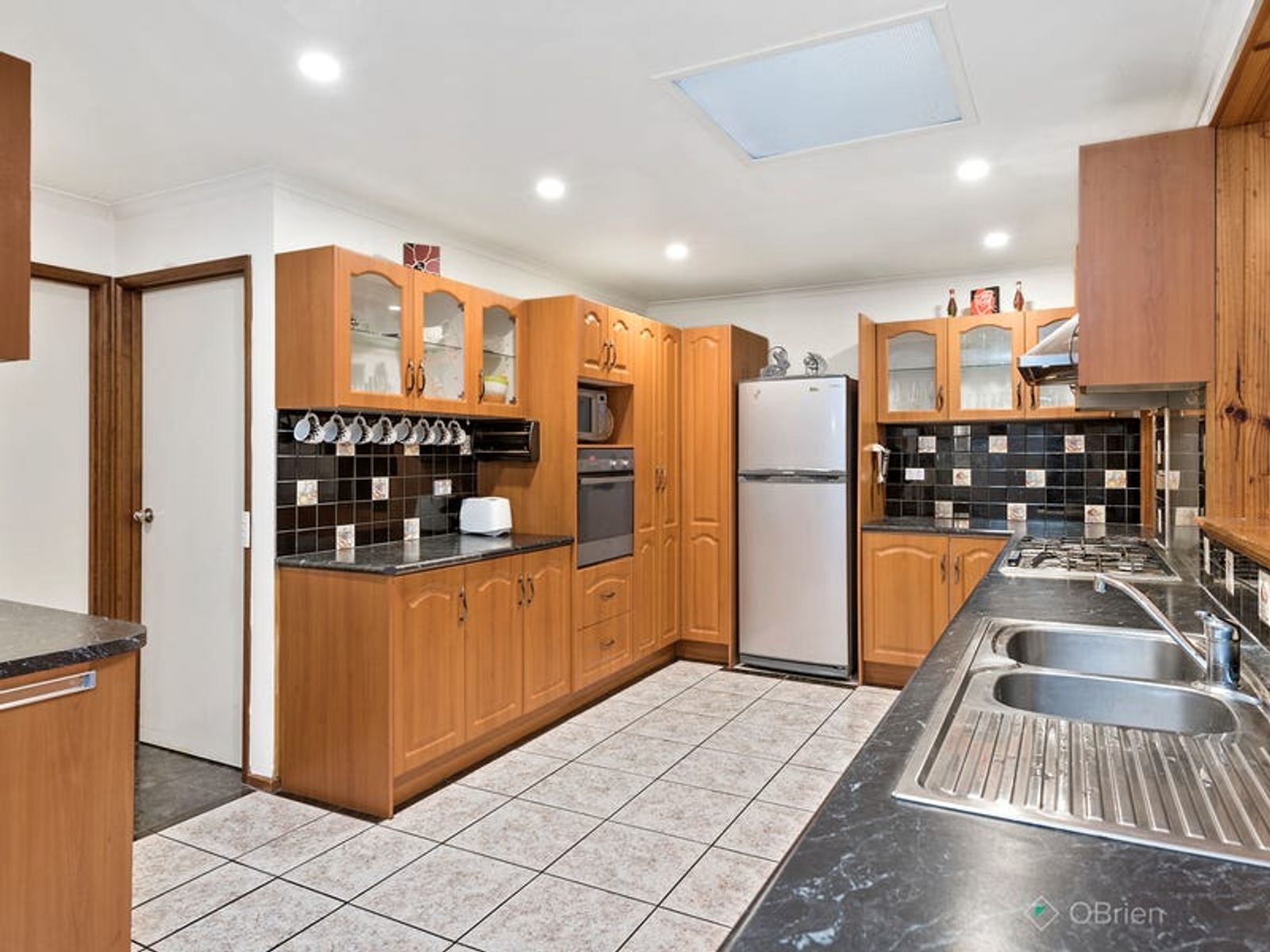 78 Essex Park Drive, Endeavour Hills, VIC 3802, Endeavour Hills - Thumbnail 3