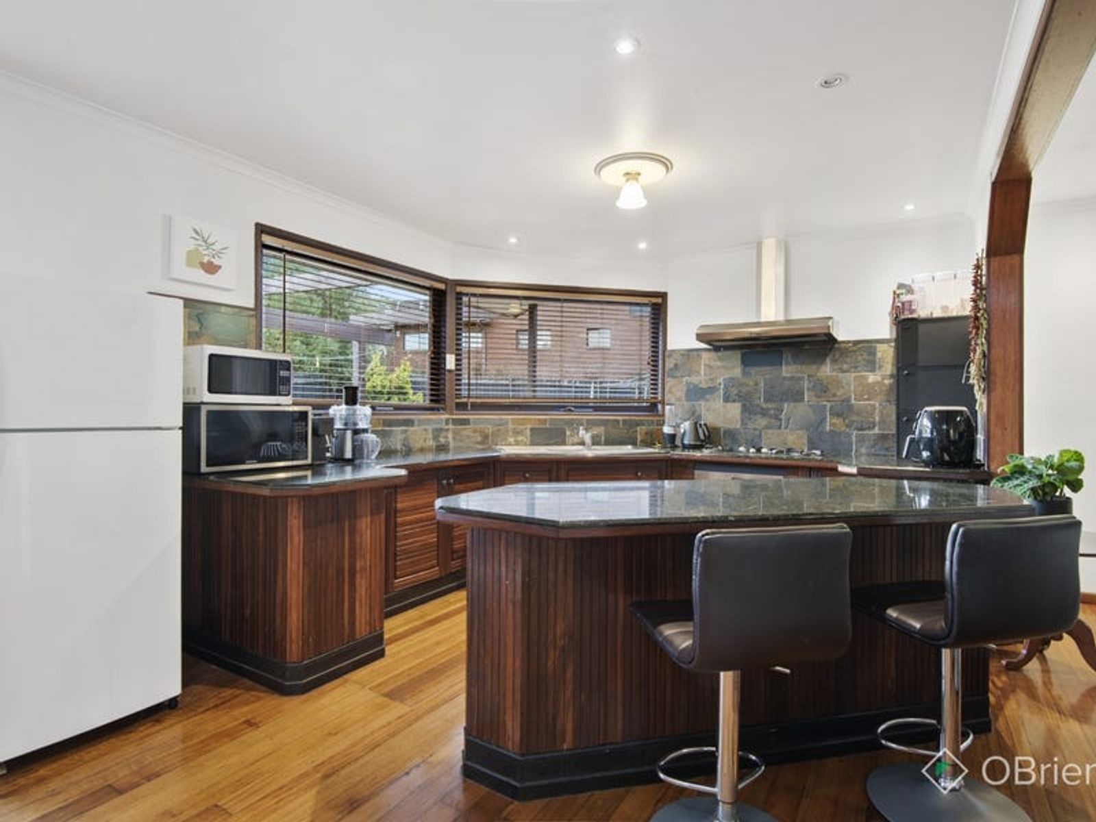 11 Clangula Court, Endeavour Hills, VIC 3802, Endeavour Hills - Thumbnail 2