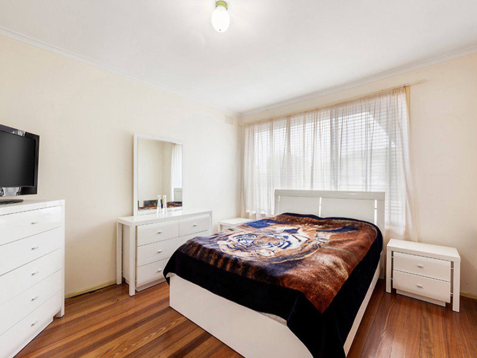 30 Goodwood Crescent, Gladstone Park - Thumbnail 8