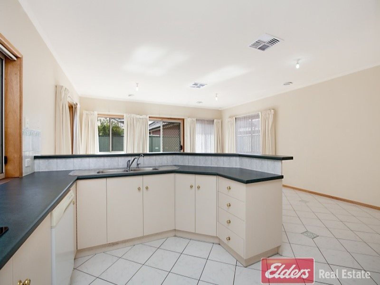 11 Mallard Crescent, Mawson Lakes, SA 5095, Mawson Lakes - Thumbnail 5