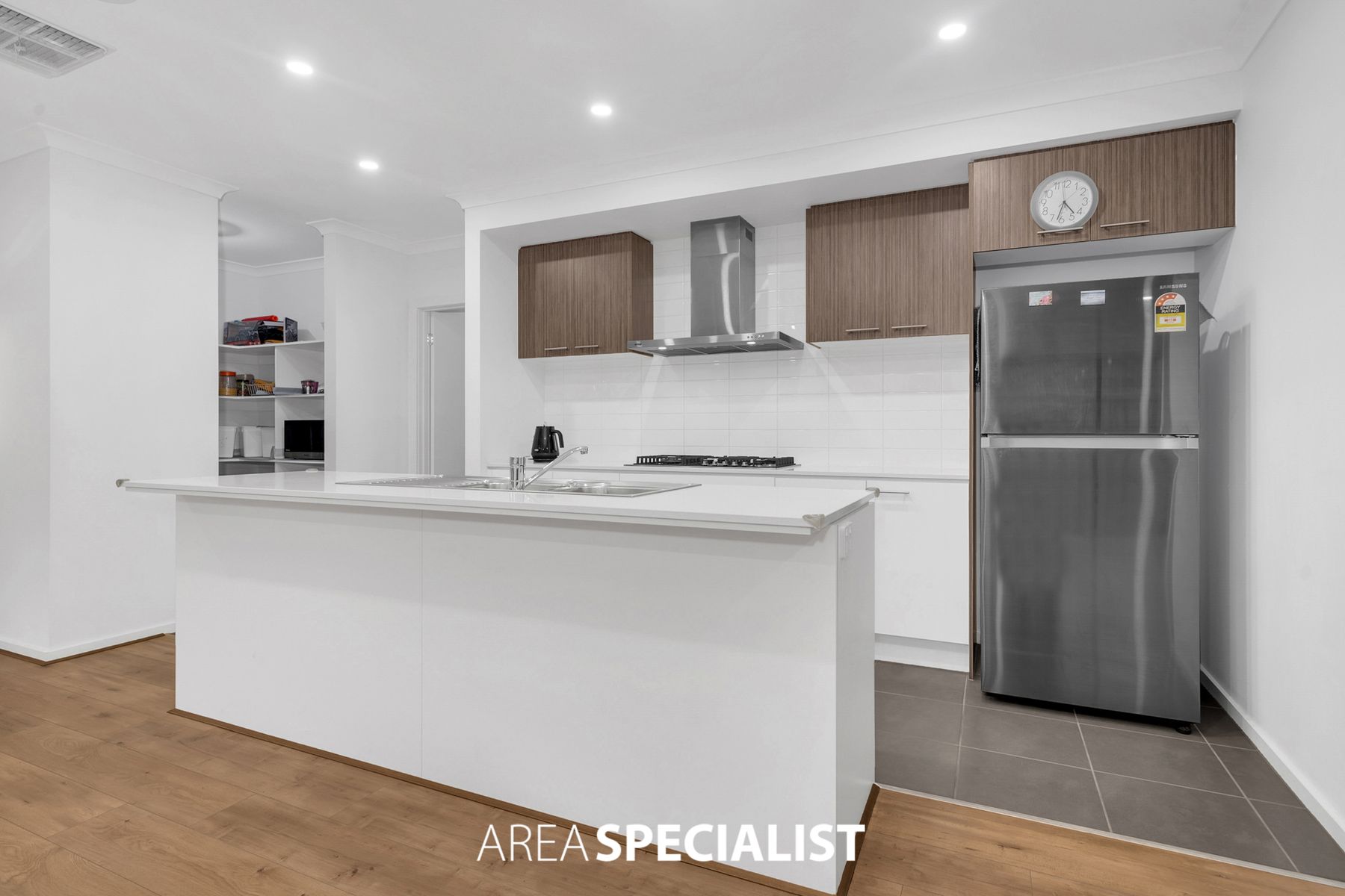 62 Grande Belmond Ave (049   160)