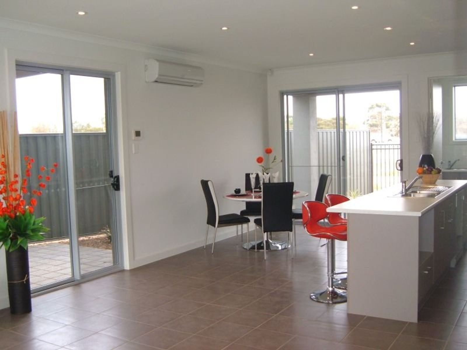 19, Mawson Lakes - Thumbnail 2