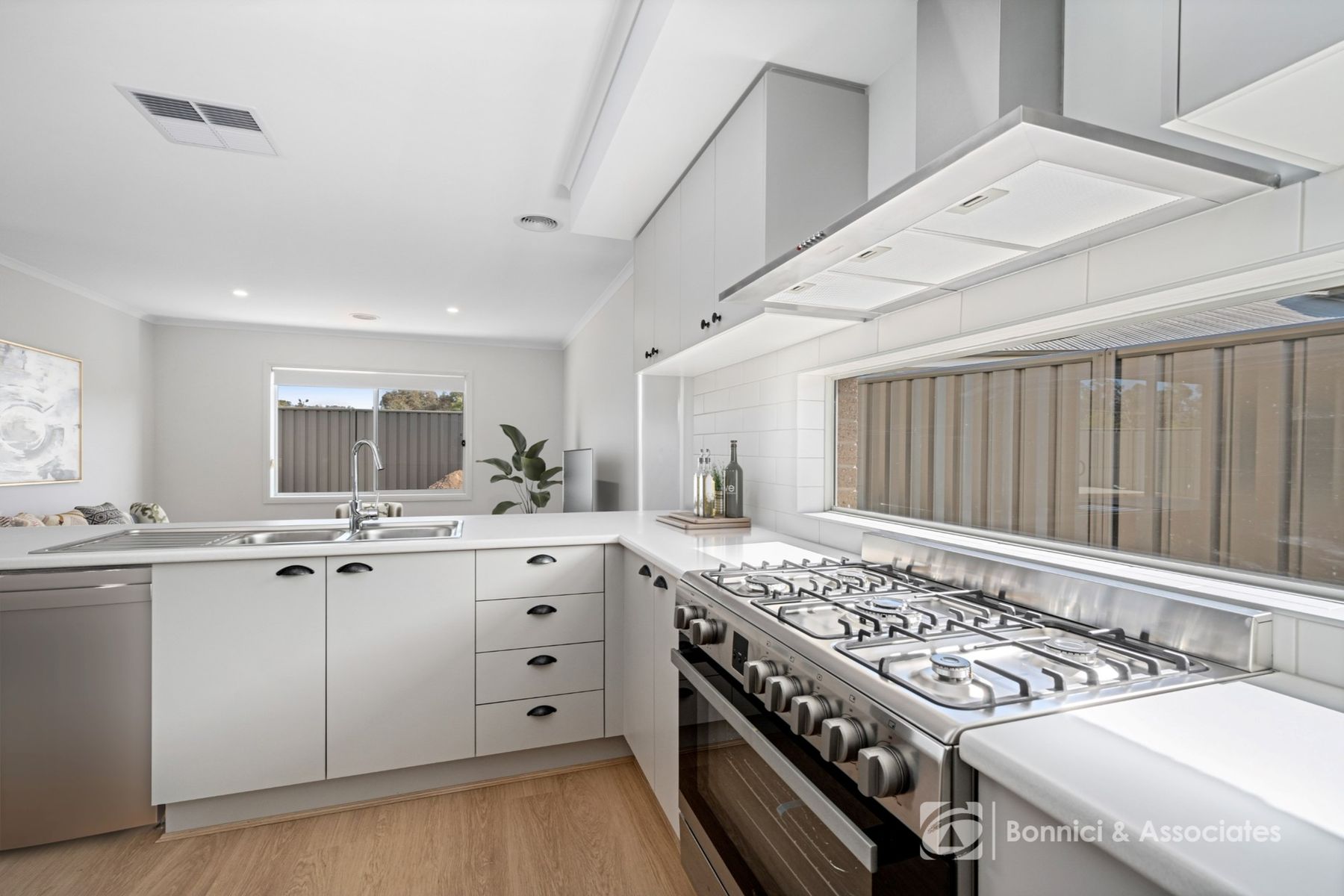 10 Tillers Green Way, West Wodonga VIC 3690, West Wodonga - Thumbnail 2