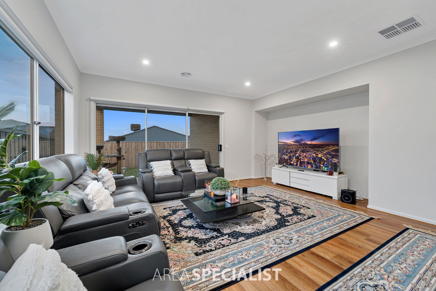 15 Gresall Street, Clyde North, VIC 3978, Clyde North - Thumbnail 3