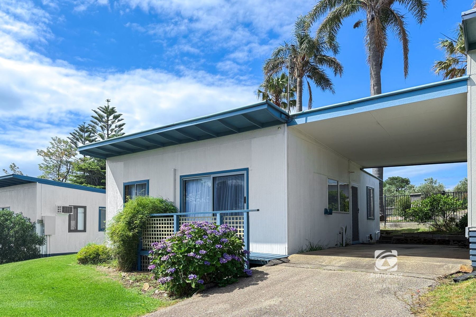 2/15 Lyrebird Court, Lakes Entrance VIC 3909