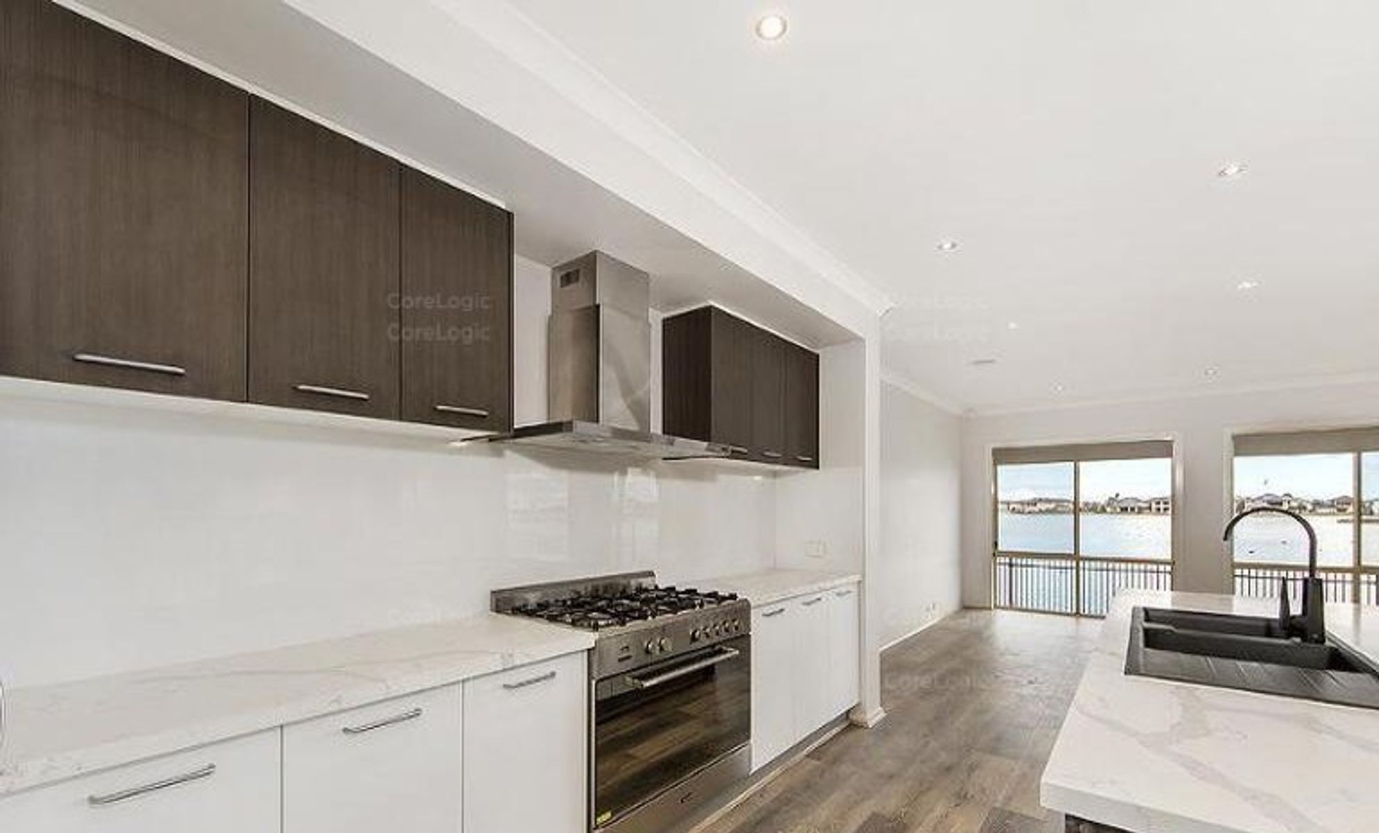 32 Sanctuary Lakes East Boulevard, Point Cook VIC 3030, Point Cook - Thumbnail 4
