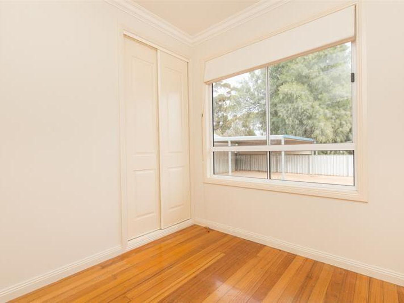 18 Montana Avenue, Cardross - Thumbnail 8