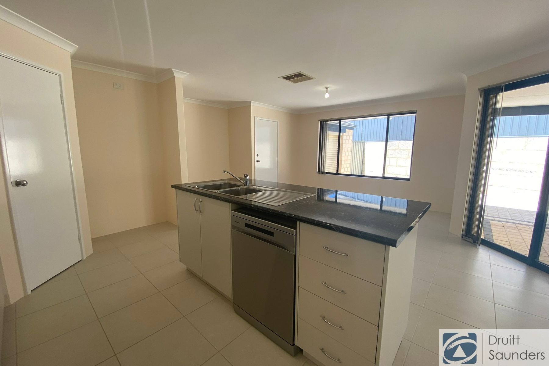 12 Thiele Road, Banksia Grove WA 6031, Banksia Grove - Thumbnail 4