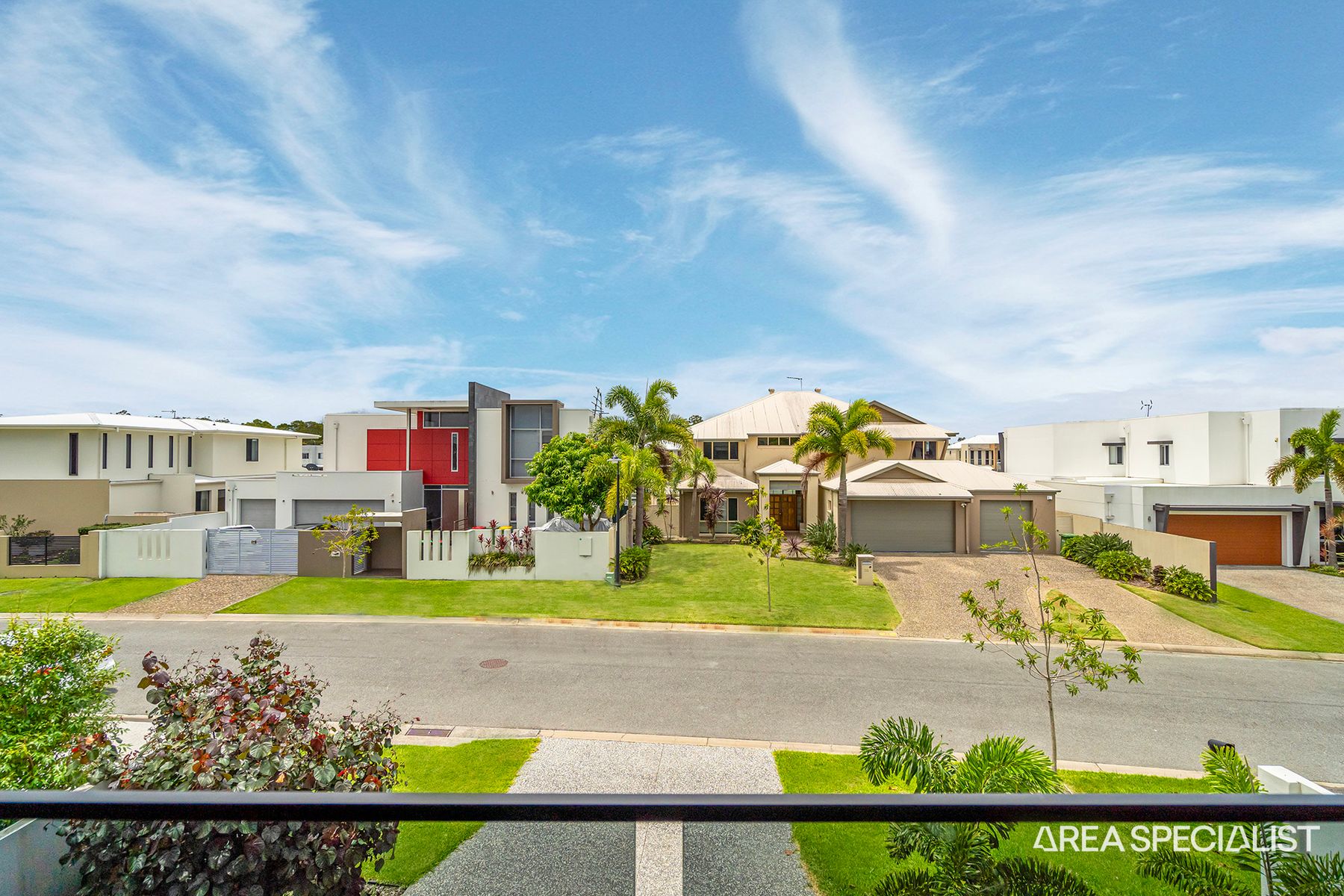2 8 Middle Quay Dr, Biggera Waters QLD 4216, Alessia Tang(9)