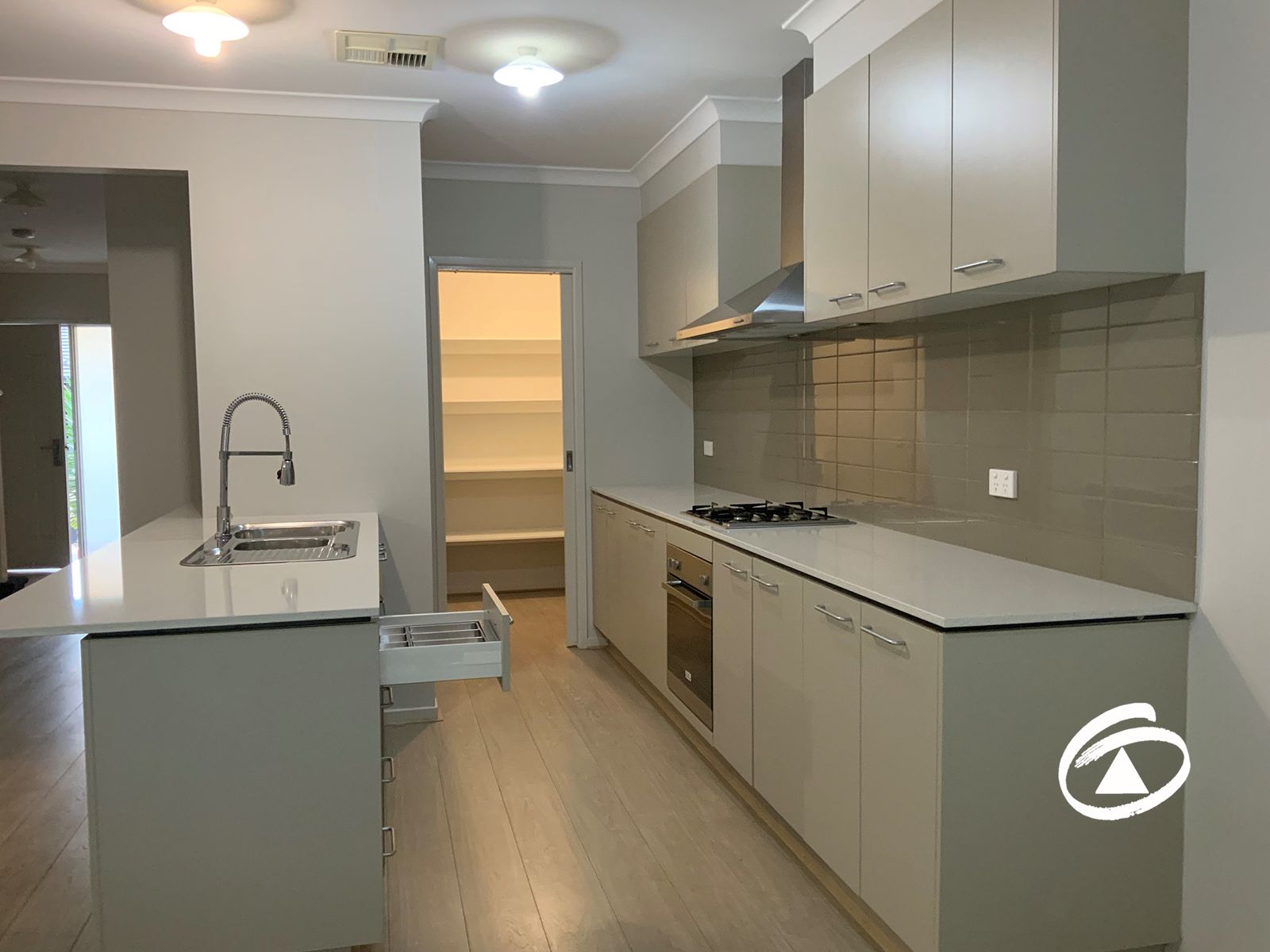 31 McEwan Drive, Cranbourne East VIC 3977, Cranbourne East - Thumbnail 3