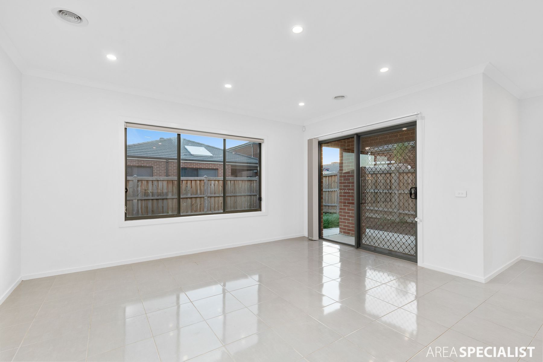 8 Kittyhawk Road, Point Cook, VIC 3030, Point Cook - Thumbnail 6