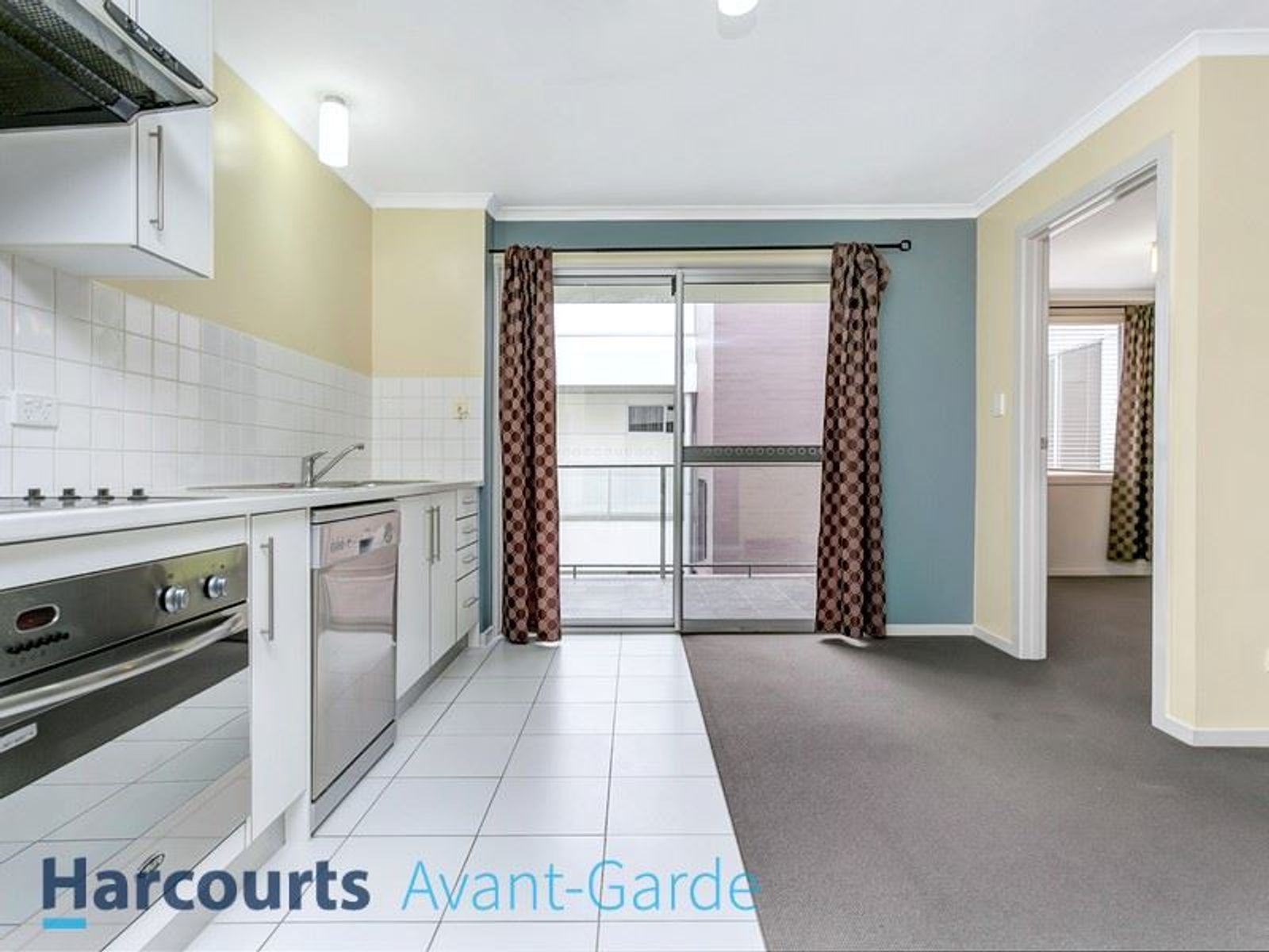 23/13, Mawson Lakes - Thumbnail 2