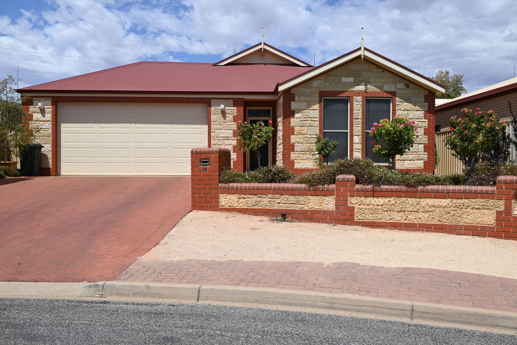 16 Edwards Crescent, Waikerie SA 5330