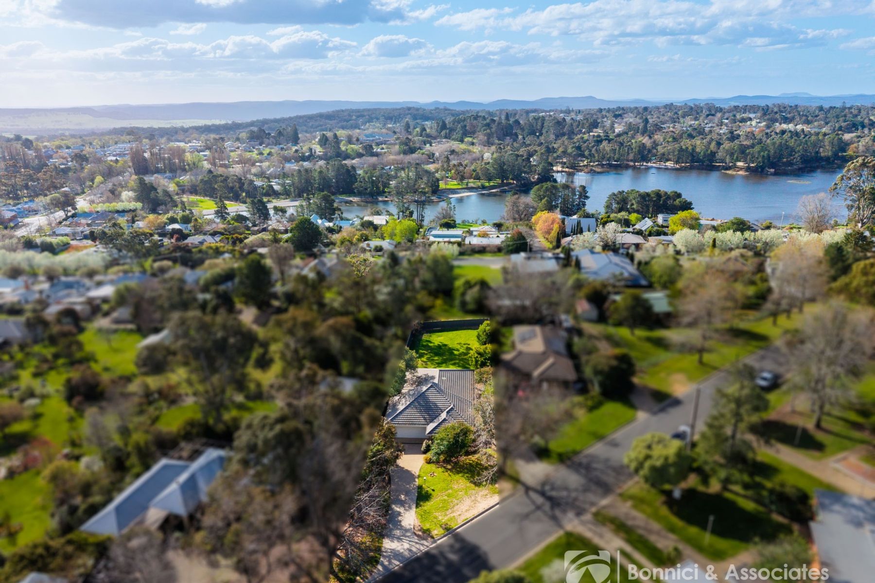 16 Gilchrist Avenue, Beechworth - Image 1