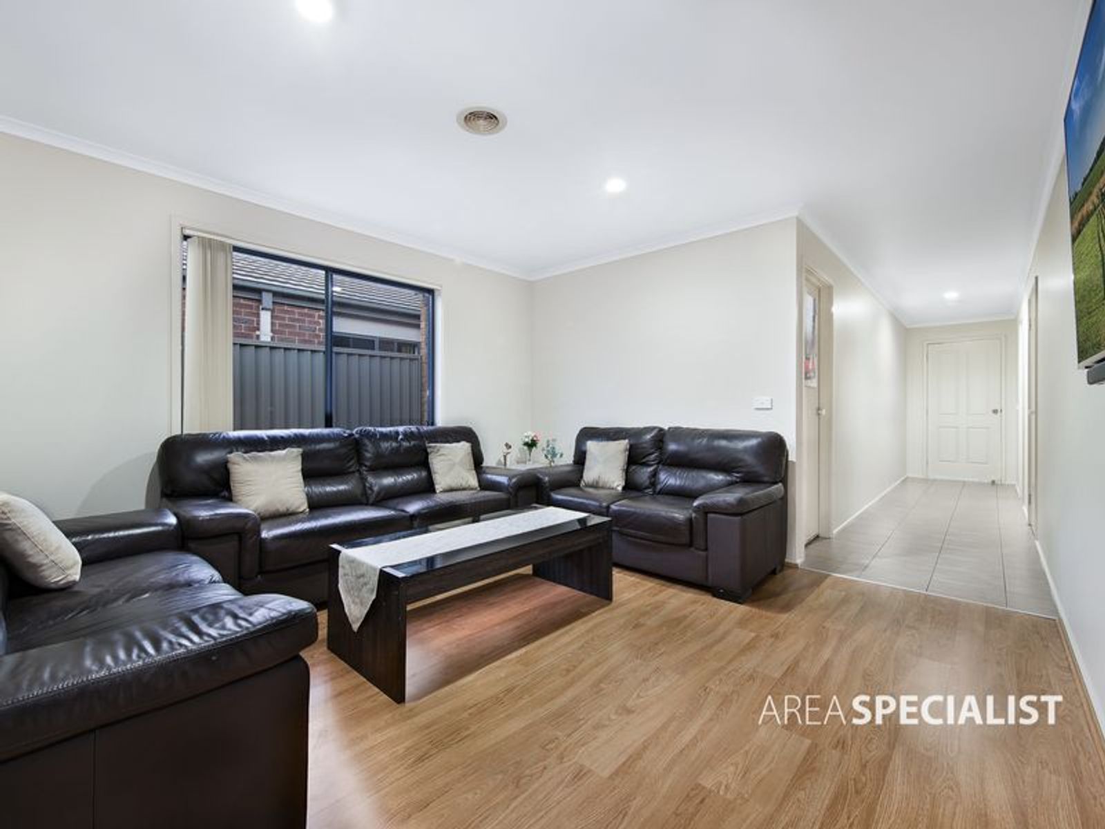 13 Tyndall Street, Cranbourne East, VIC 3977, Cranbourne East - Thumbnail 3