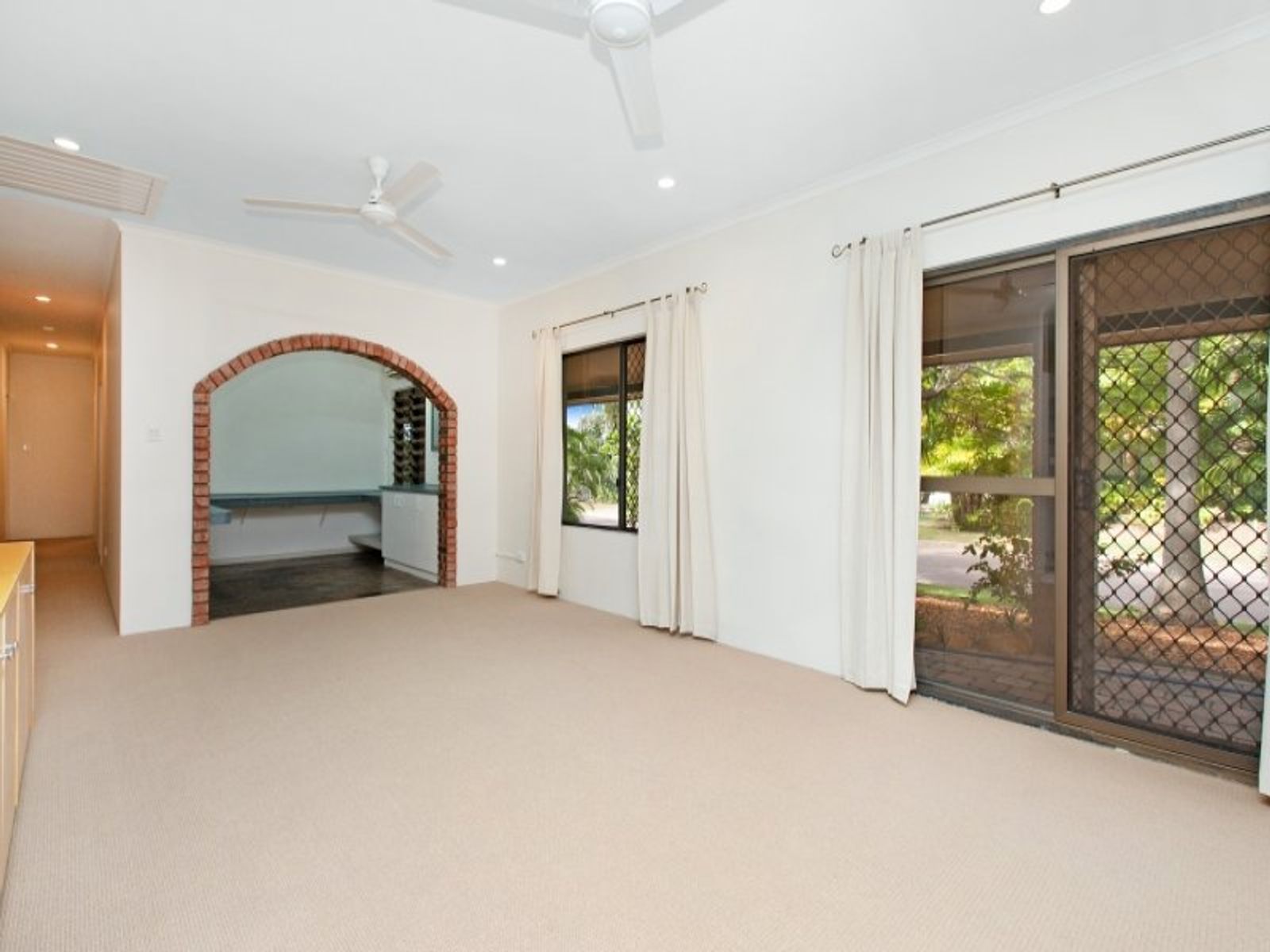 4 Hanson Street, Leanyer NT 0812, Leanyer - Thumbnail 3