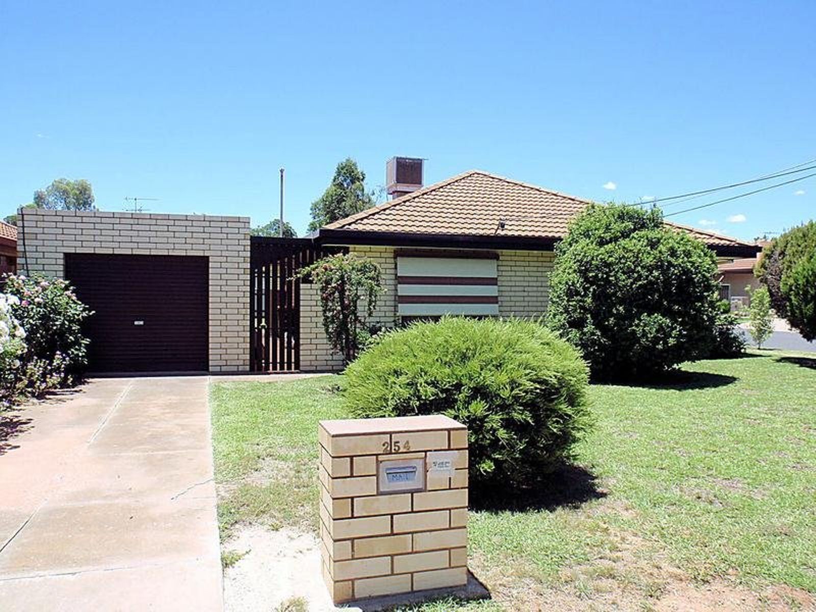 254 Tenth Street, Mildura - Thumbnail 2