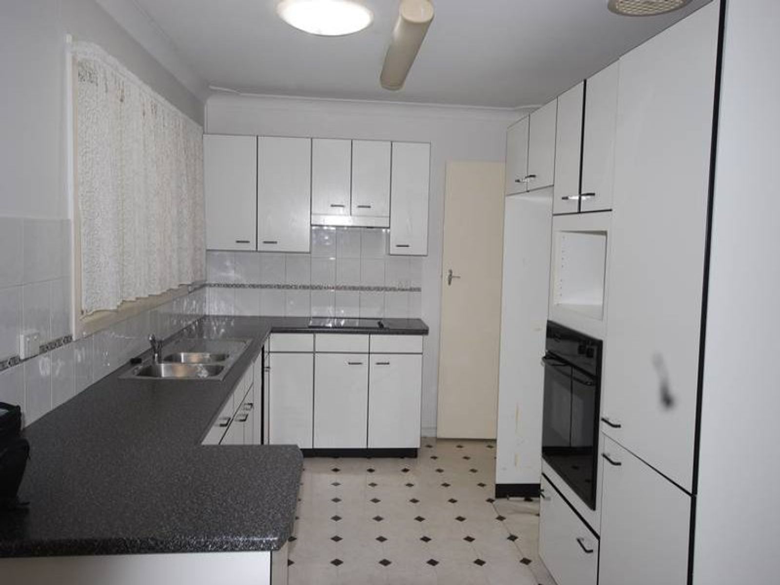 41 Bel Air Road, Penrith - Thumbnail 2
