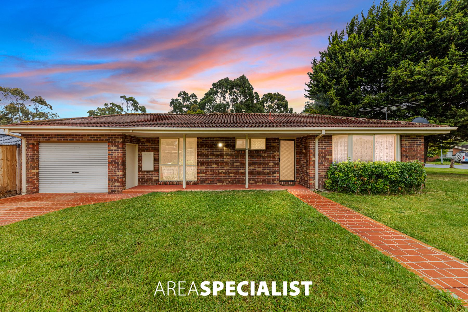 16 Broadbent Way, Pakenham, VIC 3810, Pakenham - Thumbnail 2