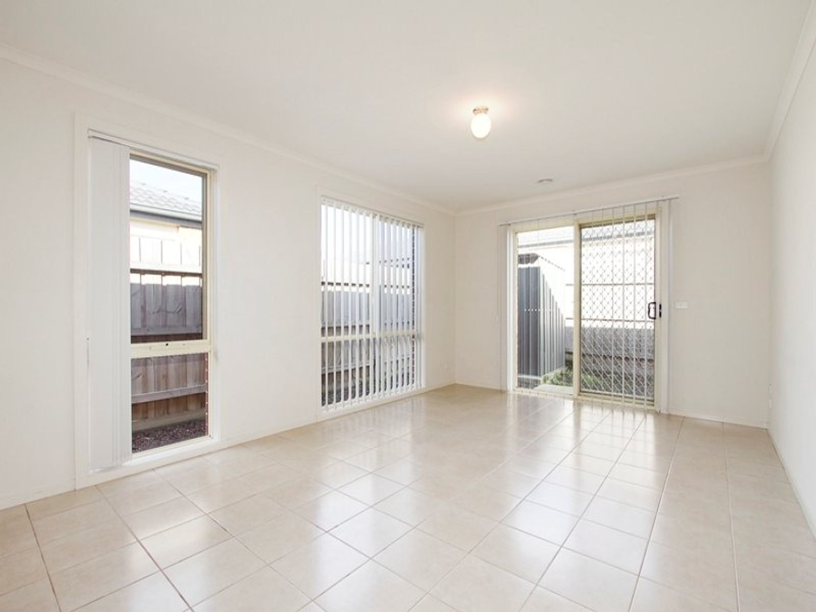 1/107, Cranbourne West - Thumbnail 5
