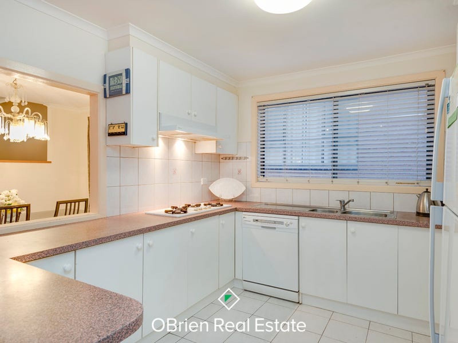17 Georgette Crescent, Endeavour Hills, VIC 3802, Endeavour Hills - Thumbnail 2