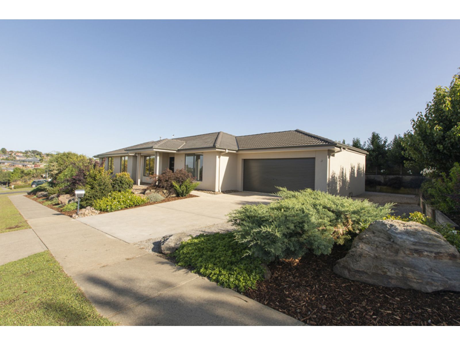 71 Dawson Drive, Warragul, VIC 3820, Warragul - Thumbnail 2