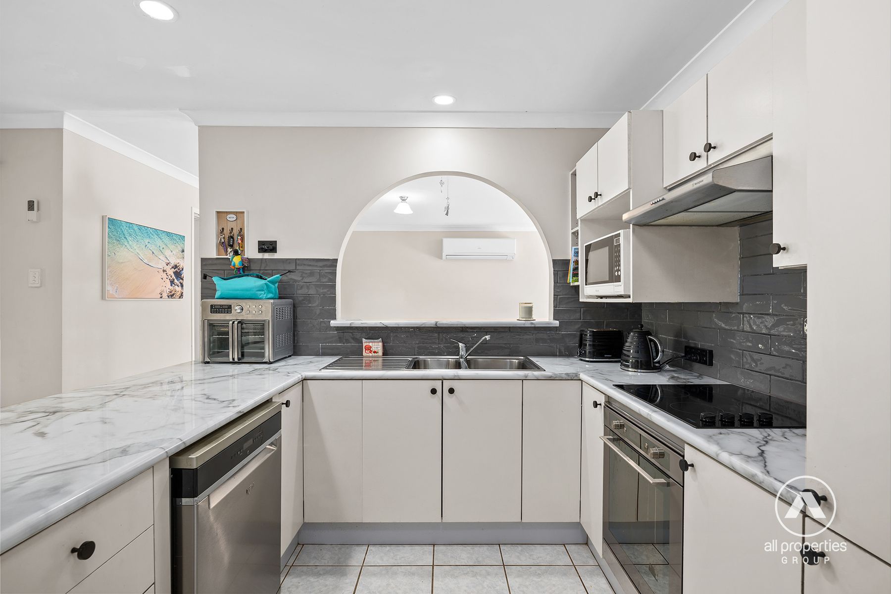 9 Jewel Court, Regents Park QLD 4118, Regents Park - Thumbnail 2