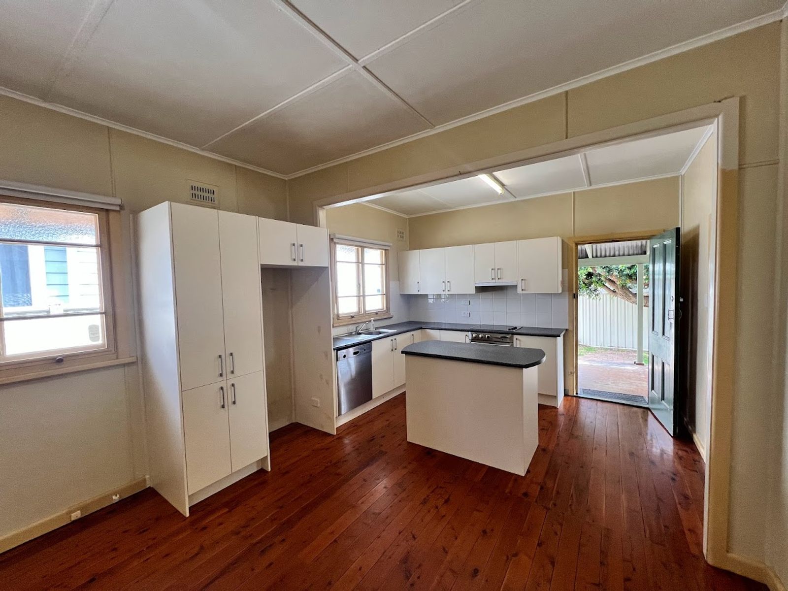 19 Beach Street, Ettalong Beach NSW 2257, Ettalong Beach - Thumbnail 5