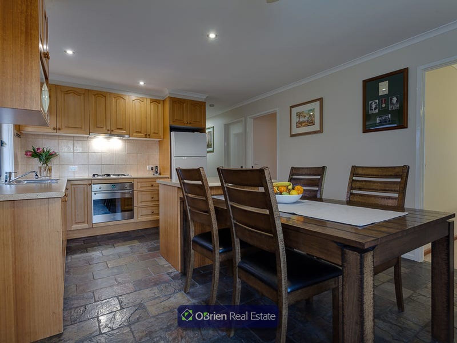 2 Whitestone Court, Endeavour Hills, VIC 3802, Endeavour Hills - Thumbnail 2